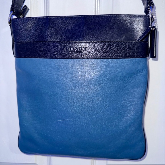 Coach Bowery Crossbody Smooth Leather F71842 Shoulder Handbag Purse - Picture 1 of 13